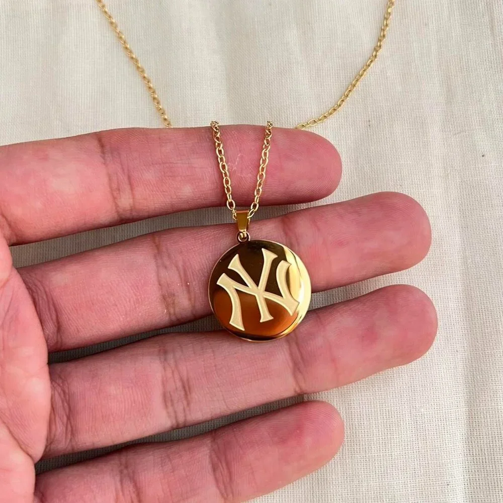 vintage style new york yankees gold necklace